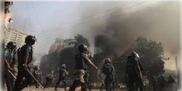 Read more about - Bangladesh | ভোট তরজা! ঢাকায় ঝটিকা মিছিল, ‘নিষিদ্ধ’ আওয়ামি লিগের ১৩১ নেতাকর্মীকে গ্রেপ্তার পুলিশের!