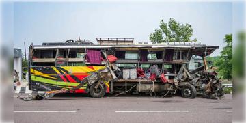 Read more about - Unnao Bus Accident । মিল্ক কন্টেনারের সঙ্গে ধাক্কা লেগে দুমরে-মুচড়ে গেল ডবল ডেকার বাস! সংঘর্ষে মৃত্যু কমপক্ষে ১৮যাত্রীর!