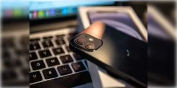 Read more about - আইফোন তৈরি কারখানা ভাঙচুর! বেতন পছন্দ না হওয়ায় কর্নাটকে কারখানা ভাঙচুর করল কর্মীরা।  