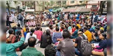 Read more about - SSC Teacher Protest | দিল্লিতে ধর্না-রাষ্ট্রপতির হস্তক্ষেপ চেয়ে অভিযান-অনশন! একাধিক কর্মসূচির ঘোষণা চাকরিহারা শিক্ষকদের!