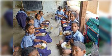 Read more about - Mid Day Meal | মূল্যবৃদ্ধির জেরে বছরে দ্বিতীয়বার মিড ডে মিলের বরাদ্দ বাড়াল কেন্দ্র!