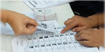 Read more about - SIR | পিছিয়ে গেলো খসড়া ও চূড়ান্ত ভোটার তালিকা প্রকাশের দিন! SIR নিয়ে বড় ঘোষণা কমিশনের!