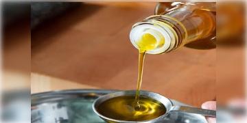 Read more about - সর্ষে সয়াবিন-সহ মারকাটারি পতন বিভিন্ন ভোজ্যতেলের দামে, ১ লিটার তেলের দাম কত করে? দেখুন তালিকা