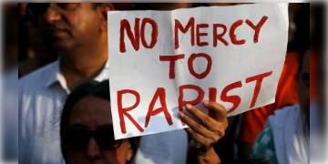 Read more about - গণ ধর্ষণের শিকার হয়েছে মেয়ে, হাসপাতালে মৃত্যু হয় ওই কিশোরীর বাবার