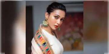 Read more about - হাল্কা সাজ পরনে জমকালো দক্ষিণী শাড়ি, মিষ্টি হাসিতেই এবার পুজোয় ‘বাজি’ মাত অভিনেত্রী মিমি চক্রবর্তীর