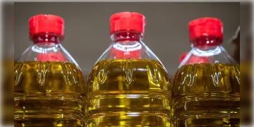 Read more about - ভোজ্য তেলের মূল্যবৃদ্ধি নিয়ে চরম শঙ্কার মুখে পড়ল কেন্দ্র, কী ঘোষণা করলো সরকার