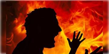 Read more about - অপরাধ দেরি করে বাড়ি ফেরা, স্বামীর মুখে ফুটন্ত তেল ঢাললেন স্ত্রী !