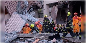 Read more about - তাইওয়ানে প্রবল ভূমিকম্প! খেলনার মতো কাঁপা ট্রেনের ভিডিও ভাইরাল