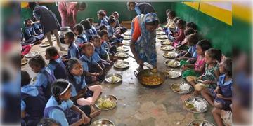 Read more about - Mid Day Meal | হাওড়া-দমদম থেকে শুরু করে নন্দীগ্রাম-পুরুলিয়া! কলকাতার পর এবার জেলাগুলিতেও মিড-ডে মিল দেবে ইসকন!