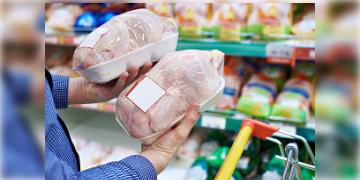 Read more about - Chicken Supply । বৃহস্পতিবার থেকে বাজারে নাও মিলতে পারে মুরগি! পুলিশের 'হেনস্থা'র প্রতিবাদে বড় সিদ্ধান্ত!