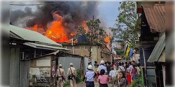 Read more about - Manipur | জওয়ানের বাড়ি লক্ষ্য করে রকেট হামলা, মণিপুরে মৃত ২ শিশু! জারি কারফিউ