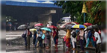 Read more about - Weather Update | নিম্নচাপের জের, দক্ষিণবঙ্গে বাড়ছে বৃষ্টির দাপট, একনজরে আজকের আবহাওয়া আপডেট