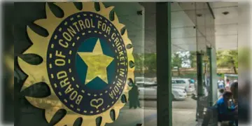 Read more about - বিসিসিআই-এর  বড় সিদ্ধান্ত , কোভিড বিধি মেনে এ বার মাঠে বসেই আইপিএল দেখা যাবে