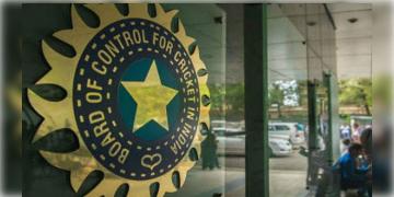 Read more about - বিসিসিআই-এর  বড় সিদ্ধান্ত , কোভিড বিধি মেনে এ বার মাঠে বসেই আইপিএল দেখা যাবে