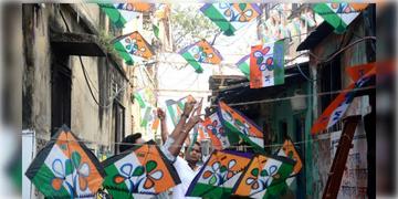 Read more about - Chandannagar Councilors | চন্দননগরে পদত্যাগ পুরনিগমের মেয়র-সহ ৩০ কাউন্সিলরের, ভাঙছে পুরসভাও!