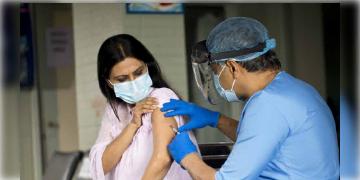 Read more about - আগামী শুক্রবার থেকে ১৮ ঊর্ধ্বদের জন্যও বিনামূল্যে দেওয়া হবে বুস্টার টিকা, সিদ্ধান্ত নিল কেন্দ্র