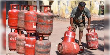 Read more about - LGP | একধাক্কায় ৫৮.৫০ টাকা করে কমল বাণিজ্যিক গ্যাস সিলিন্ডারের দাম! নতুন মাসের শুরুতেই স্বস্তি!