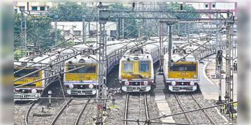 Read more about - EMU Special | ট্রেন যাত্রীদের জন্য সুখবর, শিয়ালদা দক্ষিণে শাখায় চলবে আরও ৩টি ইএমইউ স্পেশ্যাল ট্রেন!