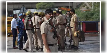 Read more about - Delhi Blast-Gurugram | বিস্ফোরণের জের, গুরুগ্রামে ভাড়া থাকা কাশ্মীরিদের তথ্য জমা দেওয়ার নির্দেশ পুলিশের