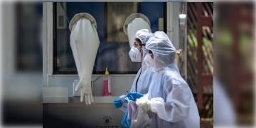 Read more about - রাজ্যে দৈনিক আক্রান্তের থেকে দৈনিক সুস্থতার হার বেশি, তবে কমেছে দৈনিক নমুনা পরীক্ষার সংখ্যাও।  