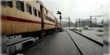 Read more about - প্রবল বৃষ্টির জেরে পূর্ব রেলের তরফ থেকে বাতিল করা হলো একাধিক ট্রেন