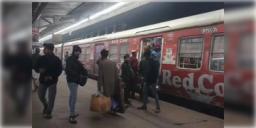 Read more about - Howrah-Katwa | ট্রেনের প্যান্টোগ্রাফ ভেঙে বিপত্তি, ব্যাহত হাওড়া-কাটোয়া শাখায় ট্রেন চলাচল!