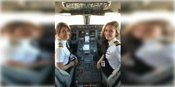 Read more about - এক ঐতিহাসিক  গর্বের মুহূর্ত, মা ও মেয়ে তথা সুজি ও ডোনা এবার একই ককপিটে ! 