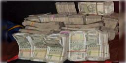 Read more about - গুজরাত নির্বাচন আসন্ন, ৭৫ লক্ষ টাকা সহ পুলিশের হাতে আটক কংগ্রেস কর্মী