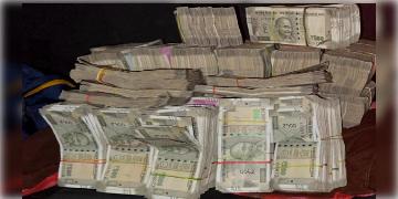 Read more about - গুজরাত নির্বাচন আসন্ন, ৭৫ লক্ষ টাকা সহ পুলিশের হাতে আটক কংগ্রেস কর্মী