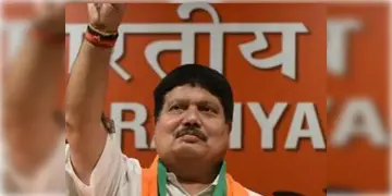 Read more about - Arjun Singh | অর্জুন  সিংয়ের বাড়ির সামনে বোমাবাজি, গোলাগুলি! বোমাঘাতে আহত খোদ প্রাক্তন সাংসদ