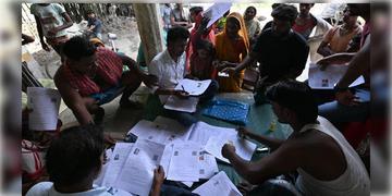 Read more about - SIR 2026 | ১ ফেব্রুয়ারির মধ্যেই নোটিস জারির কাজ শেষ করতে হবে!-কড়া নির্দেশ জারি কমিশনের!