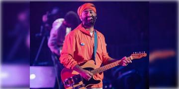 Read more about - Arijit Singh | কিংবদন্তি অজয় পোহানকর-এর পা ছুঁয়ে প্রণাম, অরিজিতের সারল্যে মুগ্ধ নেটদুনিয়া