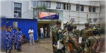 Read more about - Baruipur Case | বারুইপুরে ঘটনার তদন্তে ঘটনাস্থলে পৌঁছলেন রাজ্য পুলিশের ডিজি!