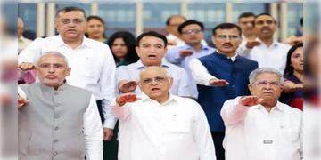 Read more about - Gujarat | আচমকা ইস্তফা মুখ্যমন্ত্রী বাদে গোটা মন্ত্রিসভার! মোদী-ভূমি গুজরাটে তবে কি পালাবদল?