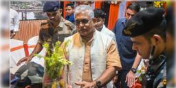 Read more about - Dilip Ghosh | ৩৫০ গ্রাম পঞ্চায়েতে বিশেষ অডিট হচ্ছে, "দুর্নীতি পাওয়া গেলে ব্যবস্থা নেওয়া হবে"- ঘোষণা পঞ্চায়েত মন্ত্রী দিলীপ ঘোষের
