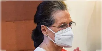 Read more about - হাসপাতাল থেকে ছাড়া পেলেন সোনিয়া, ED দফতরে হাজিরা দেবেন কংগ্রেস নেত্রী?