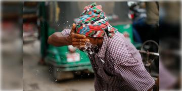 Read more about - Weather Update | রাজ্য জুড়ে বৃষ্টির পূর্বাভাস, দ্বিতীয় দফা ভোটের আগে কেমন থাকবে কলকাতার আবহাওয়া?