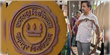 Read more about - Jadavpur University Chaos | যাদবপুরে বিক্ষোভ, নন্দলাল বসুর নকশা করা বিশ্ববিদ্যালয়ের প্রতীক ভেঙে ফেলার অভিযোগ ABVP-র বিরুদ্ধে!