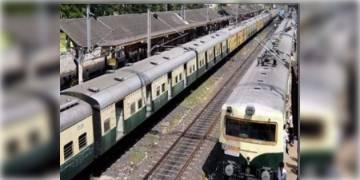 Read more about - করোনায় আক্রান্ত হয়েছেন পূর্ব রেলের বেশ কয়েকজন কর্মী, শনিবার বন্ধ ২৫ টি লোকাল