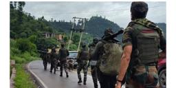 Read more about - Terrorist Encounter | ‘জৈশ-ই-মহম্মদ’-র আরও ৩ জঙ্গিকে নিকেশ করলো সেনা! এখনও খোঁজ চলছে  ৮ জঙ্গির!