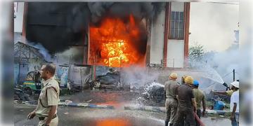 Read more about - Panihati Fire | পানিহাটিতে CESC-র ভবনে ভয়াবহ আগুন, ঘটনাস্থলে দমকলের ৭ ইঞ্জিন!