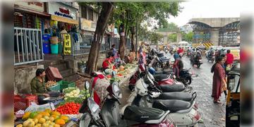 Read more about - Chinsurah | পুজোর মুখে চুঁচুড়ায় উচ্ছেদের খাঁড়া, আজকের মধ্যেই তুলে দিতে হবে ফুটপাথের দোকান, জানিয়ে দিয়ে গেল PWD!