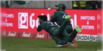 Read more about - এশিয়া কাপ ফাইনাল শাদাবের দুঃস্বপ্ন! স্টেডিয়ামে ঢুকতে বাধা ভারতীয় ক্রিকেটপ্রেমীদের, তদন্ত দাবি