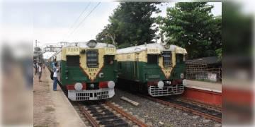 Read more about - প্রস্তুতি তুঙ্গে, দীর্ঘপ্রায় ৮ মাস পরে রাজ্যে বুধবার থেকে গড়াতে চলেছে লোকাল ট্রেনের চাকা !
