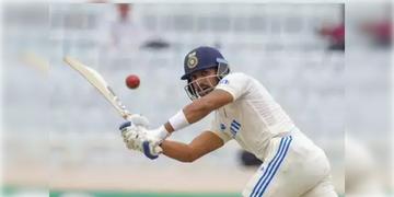 Read more about - Ranji Trophy 2024 । রঞ্জিতে ত্রিশতরানের রেকর্ড ছুঁলেন লোমরো, দর বাড়লো কোহলির সতীর্থের