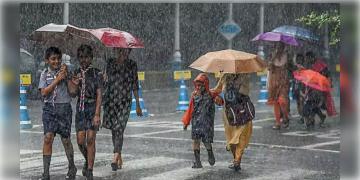 Read more about - Weather | কালো মেঘে ঢেকেছে কলকাতা-দক্ষিণবঙ্গ! বুধবার পর্যন্ত দিনভর বৃষ্টি! ৭ জেলায় ভারী বৃষ্টিপাতের সম্ভাবনা!