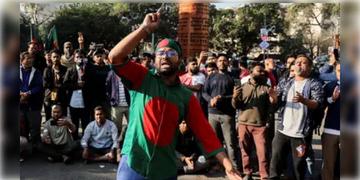 Read more about - Bangladesh | 'ভারতের ২৬ লাখ নাগরিক অবৈধভাবে বাংলাদেশে আছেন', বিজেপি জিততেই বাংলাদেশে শুরু শোরগোল!