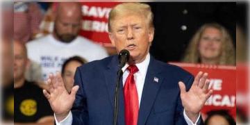 Read more about - বর্তমানে বুদ্ধিমানের হাতেই এল টুইটার, ইলন মাস্কের প্রশংসায় পঞ্চমুখ ডোনাল্ড ট্রাম্প