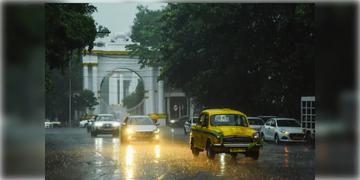 Read more about - Weather Update | পুজোর আগে বৃষ্টির চোখরাঙানি, দুর্যোগের আশঙ্কা শহরে, একনজরে আজকের আবহাওয়া আপডেট