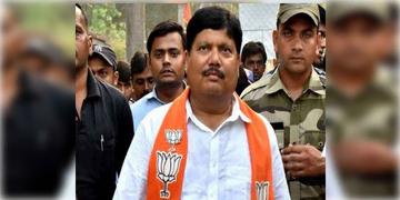 Read more about - Arjun singh | অর্জুন সিংয়ের বিরুদ্ধে ৪ কোটি টাকার দুর্নীতির অভিযোগ! তলব করলো CID